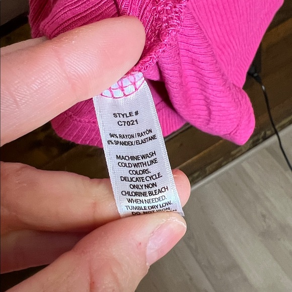Felina Fuchsia Ribbed Short Sleeve Tee- L - Picture 5 of 5